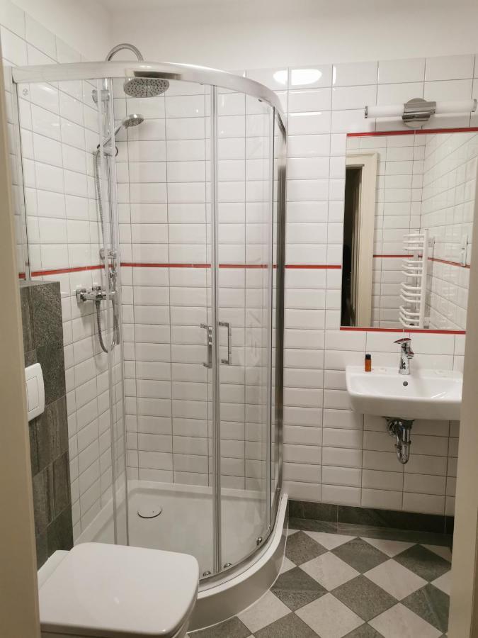 Kasztanowy Palac Swadzim Exteriör bild