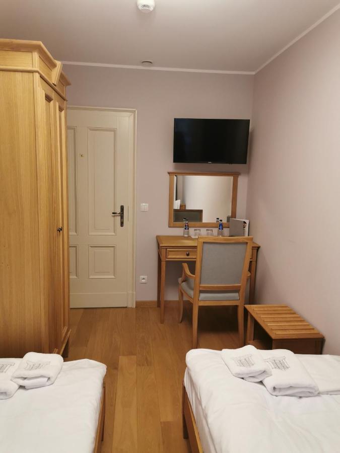 Kasztanowy Palac Swadzim Exteriör bild