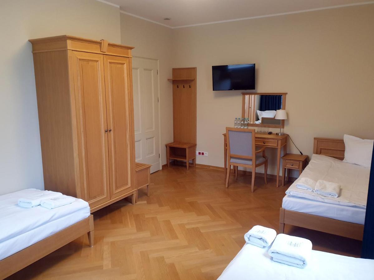 Kasztanowy Palac Swadzim Exteriör bild