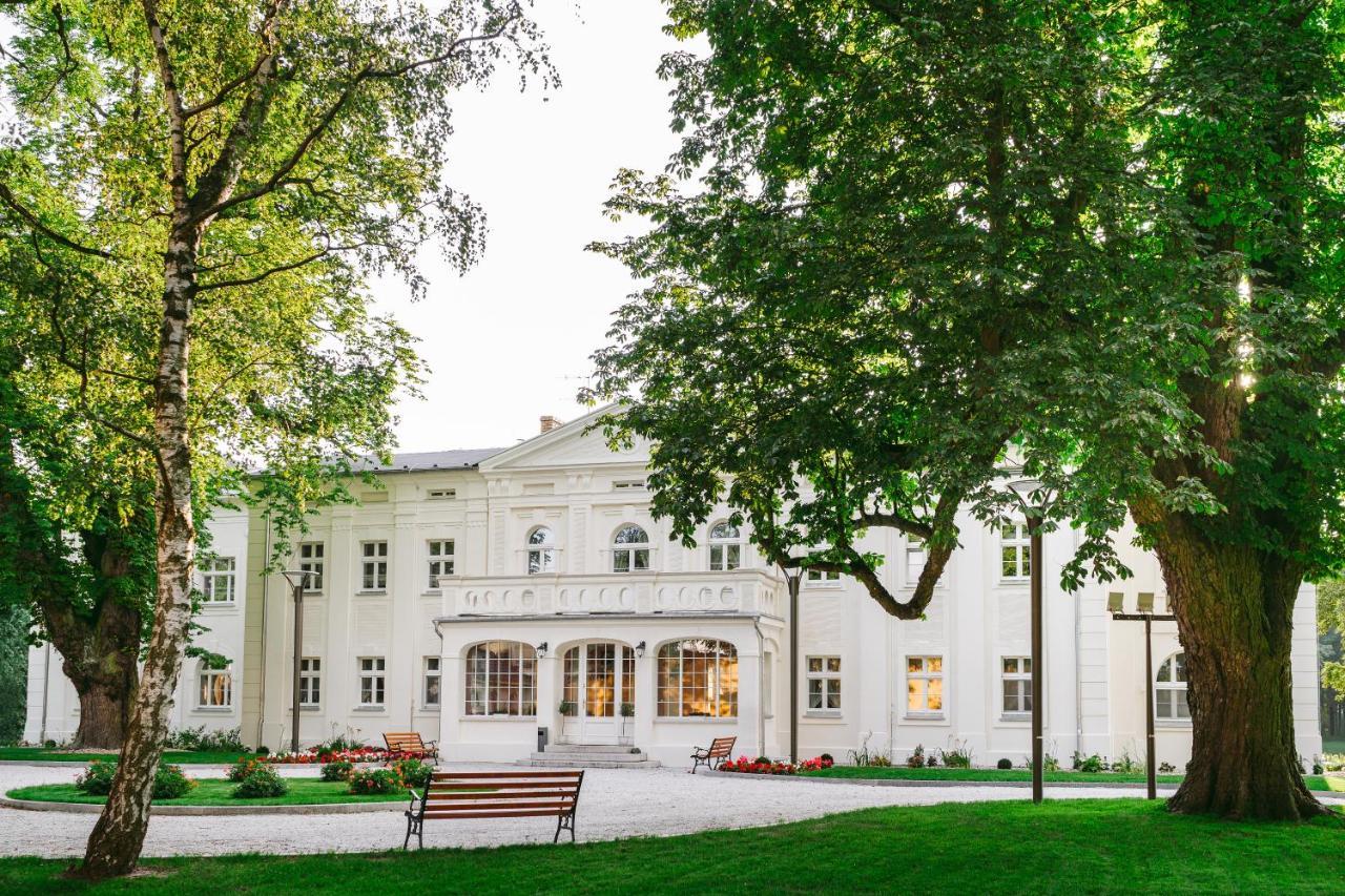 Kasztanowy Palac Swadzim Exteriör bild