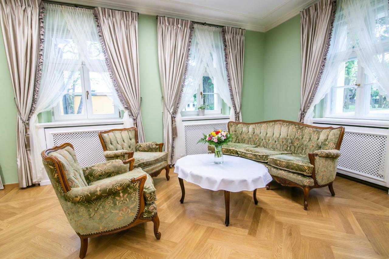 Kasztanowy Palac Swadzim Exteriör bild