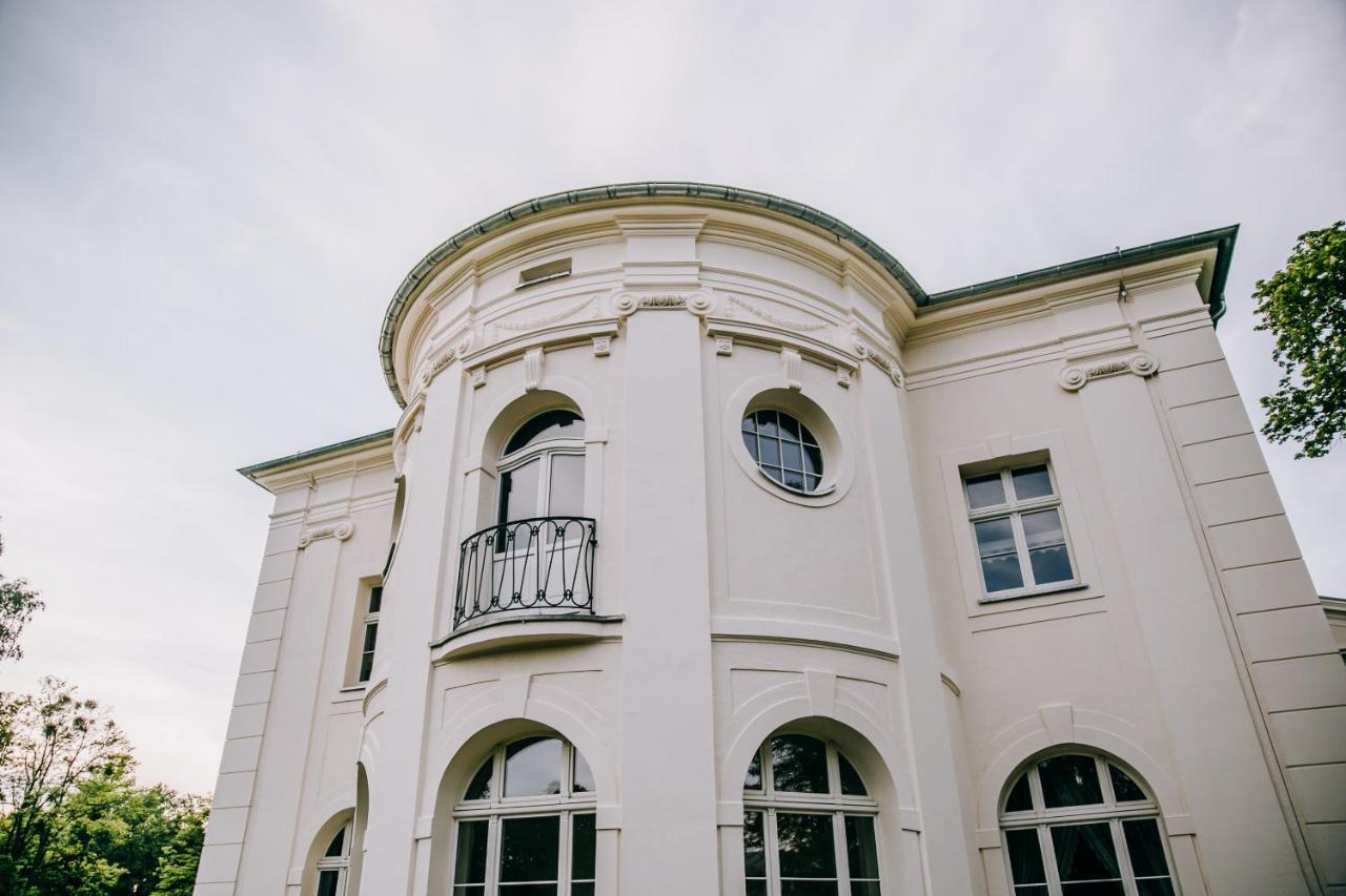 Kasztanowy Palac Swadzim Exteriör bild