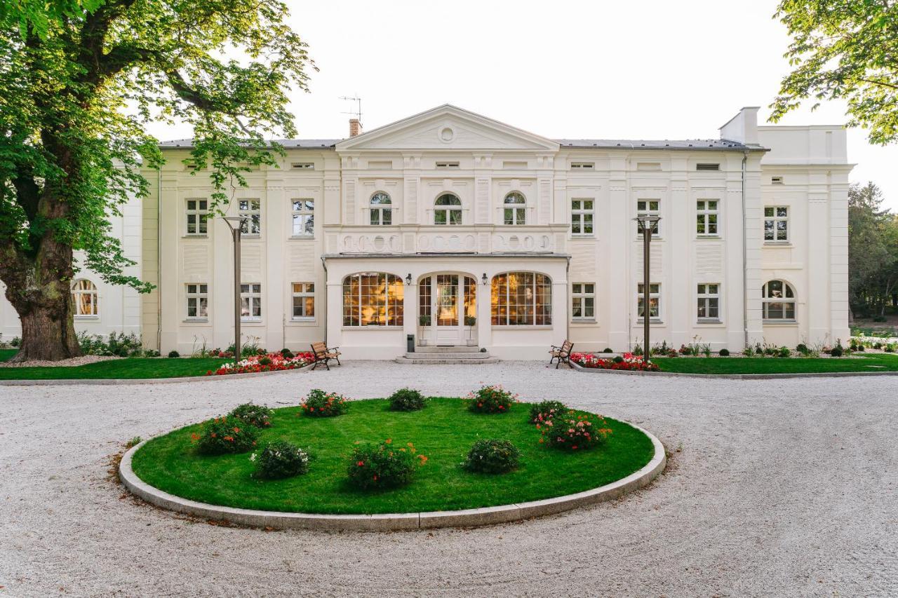 Kasztanowy Palac Swadzim Exteriör bild