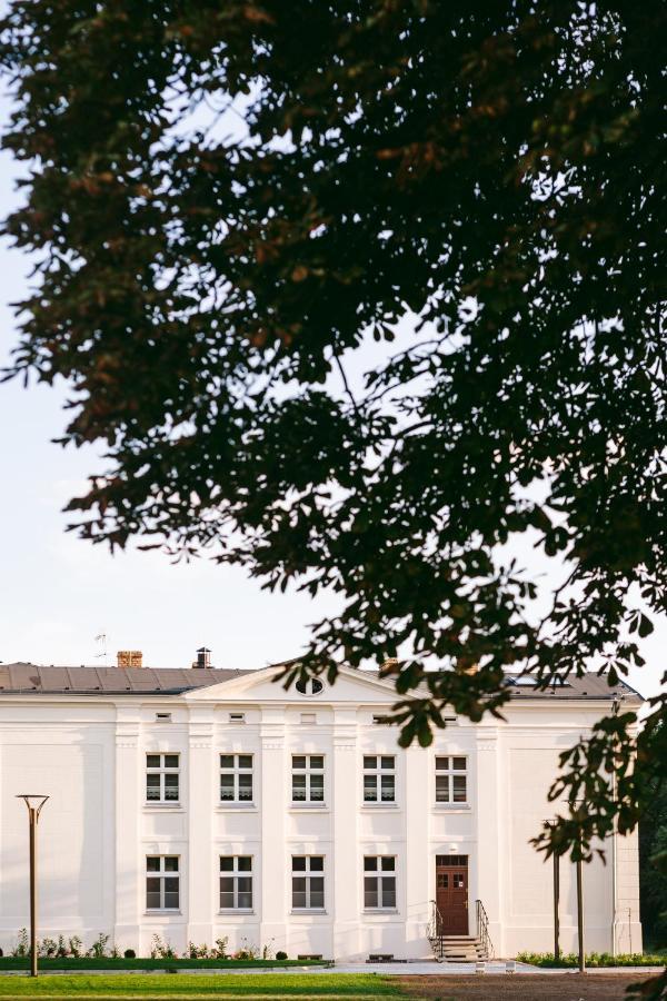 Kasztanowy Palac Swadzim Exteriör bild