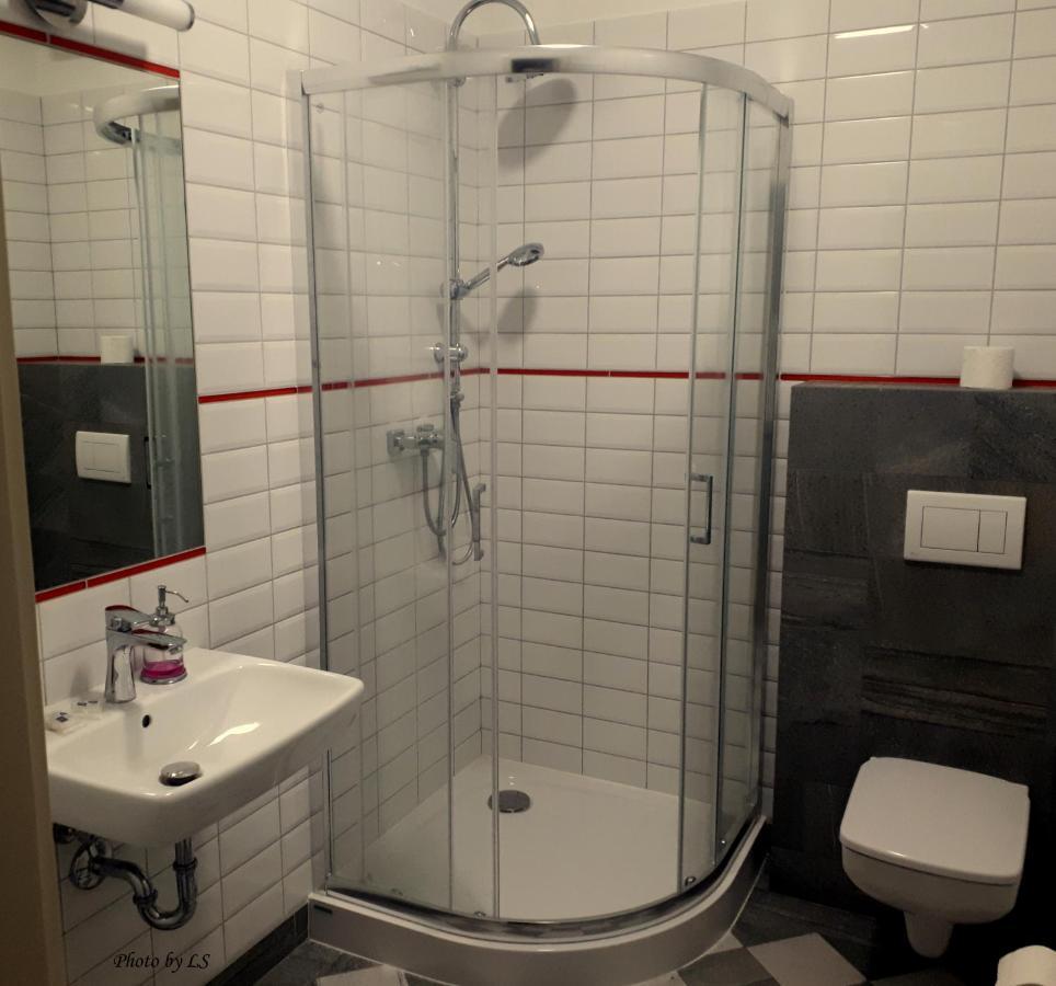 Kasztanowy Palac Swadzim Exteriör bild
